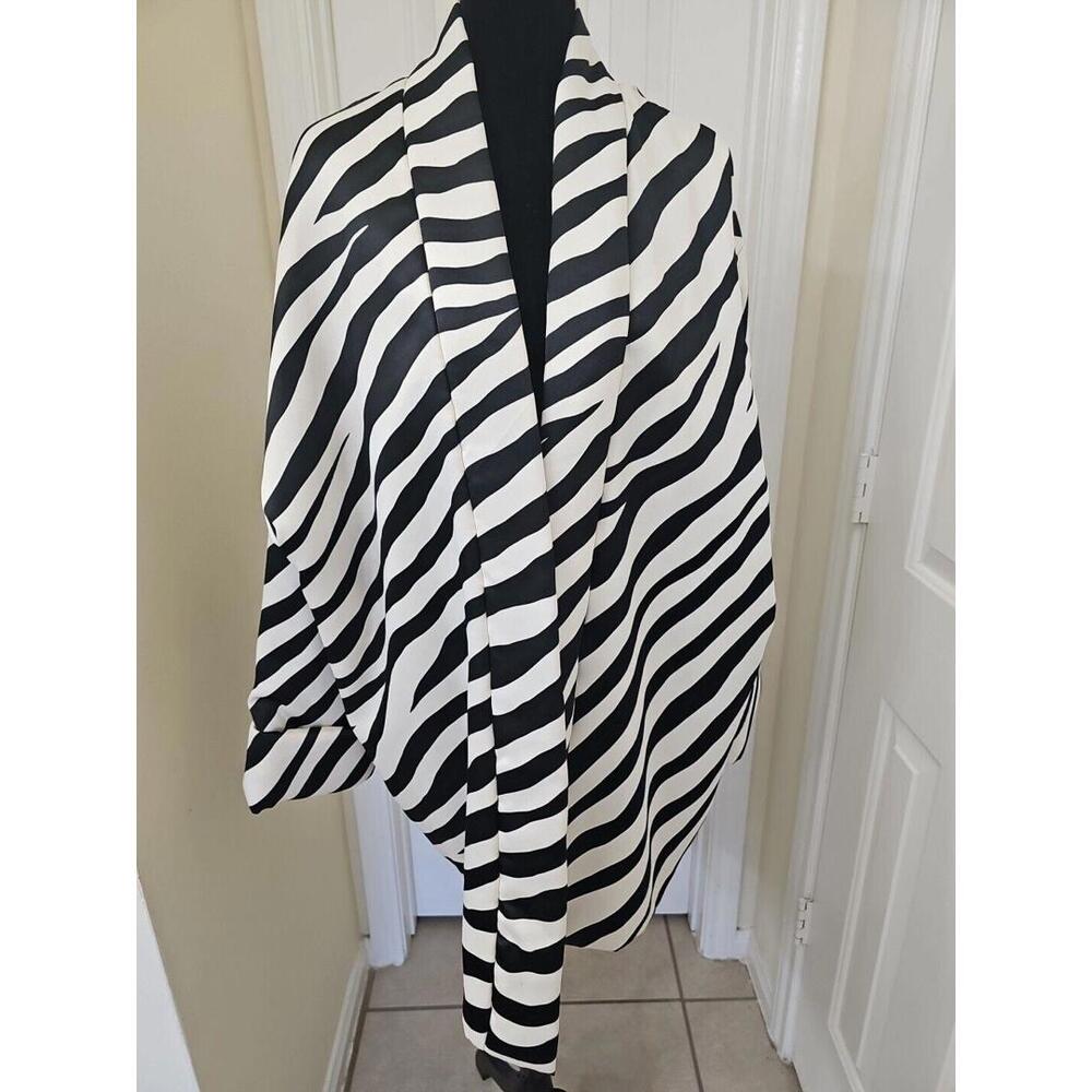 Victoria's Secret Gold Label Women's Kimono Medium Sleeve Zebra Print NWT